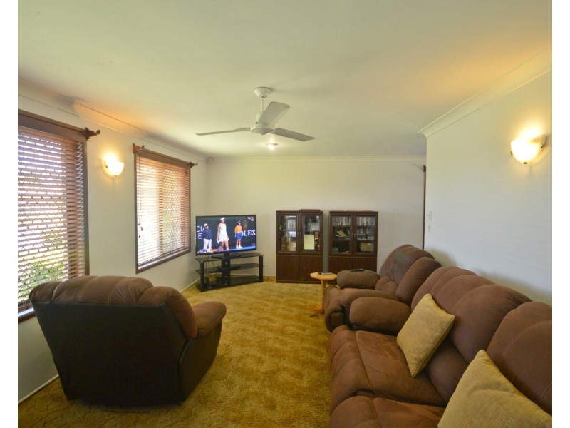 10  Woolley Street, Avenell Heights QLD 4670