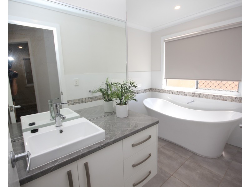 16 Bonna Road, Branyan QLD 4670