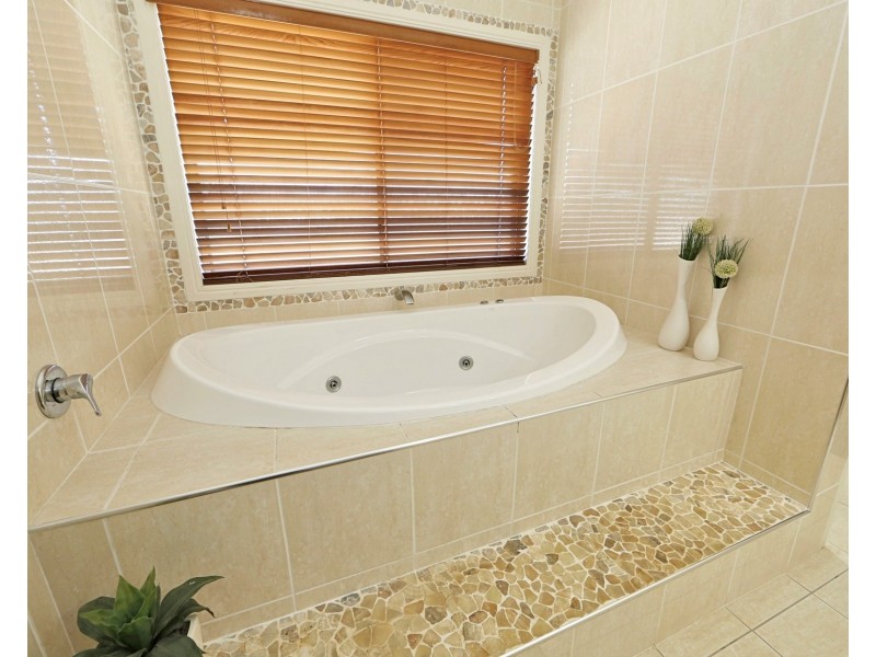 1  Jasmine Court, Kalkie QLD 4670