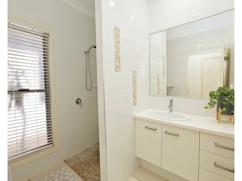 1  Jasmine Court, Kalkie QLD 4670