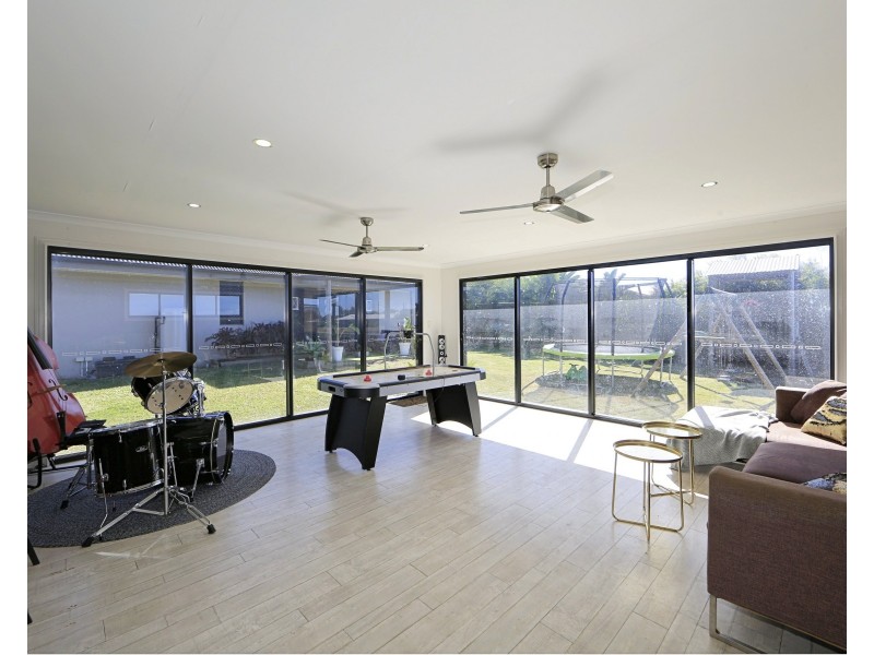 8 Santina Drive, Kalkie QLD 4670