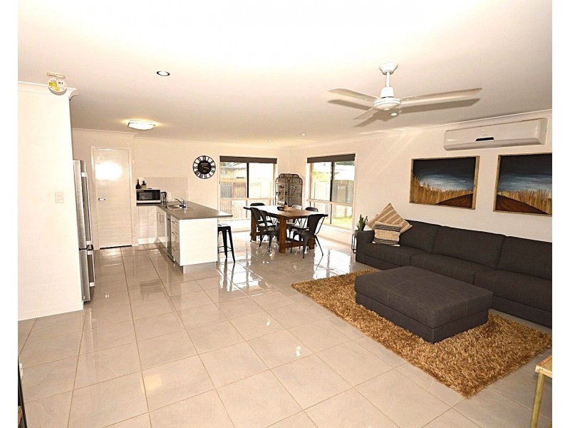 8 Fixter Avenue, Kalkie QLD 4670