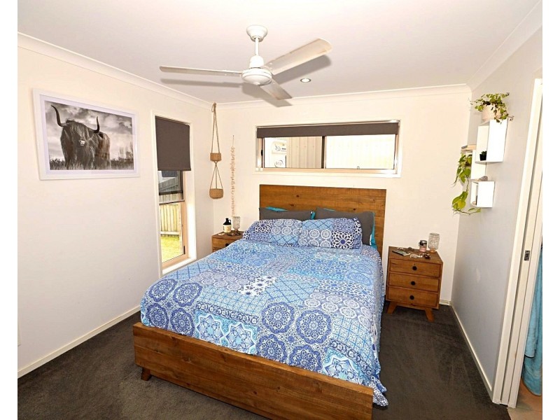 8 Fixter Avenue, Kalkie QLD 4670