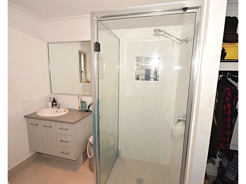 8 Fixter Avenue, Kalkie QLD 4670