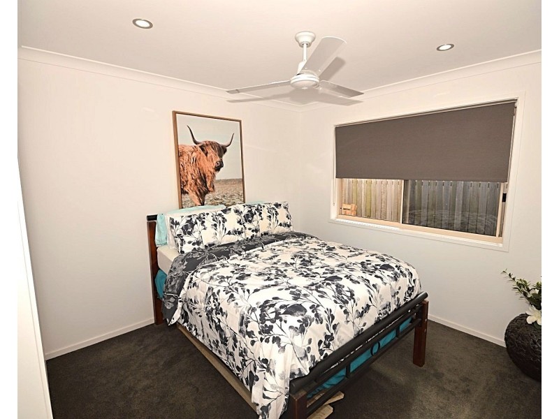 8 Fixter Avenue, Kalkie QLD 4670