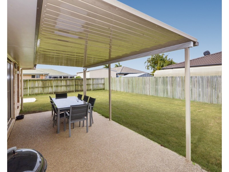 8 Fixter Avenue, Kalkie QLD 4670