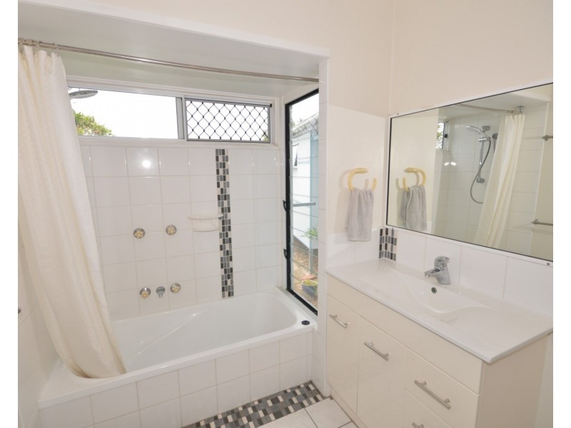 98  Branyan Street, Svensson Heights QLD 4670