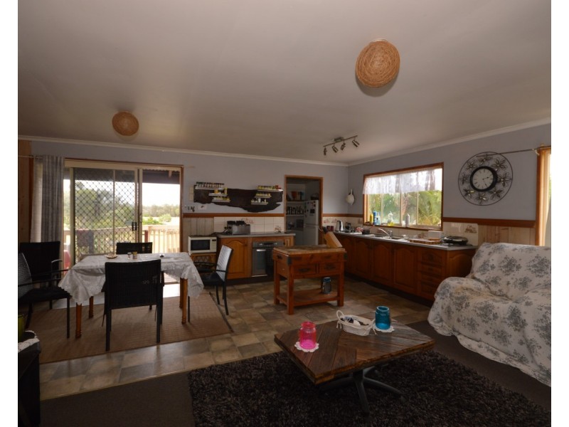 68 Rowlands Road, Burnett Heads QLD 4670