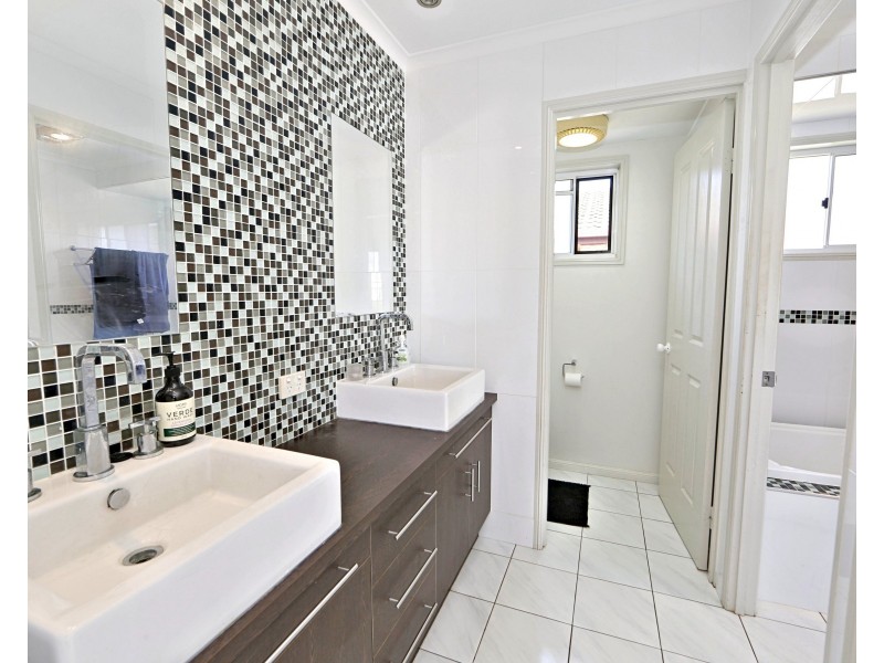 19 Clive Crescent, Kepnock QLD 4670