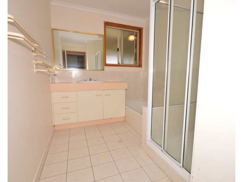 12 Mcnamara Street, Avenell Heights QLD 4670
