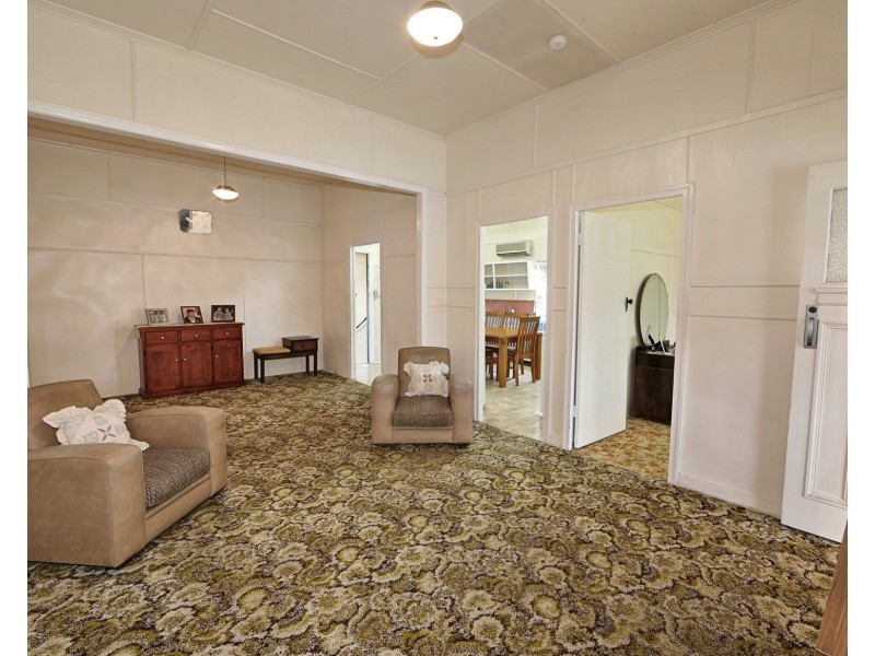 15 Sims Road, Avenell Heights QLD 4670