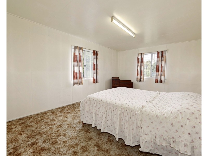 15 Sims Road, Avenell Heights QLD 4670