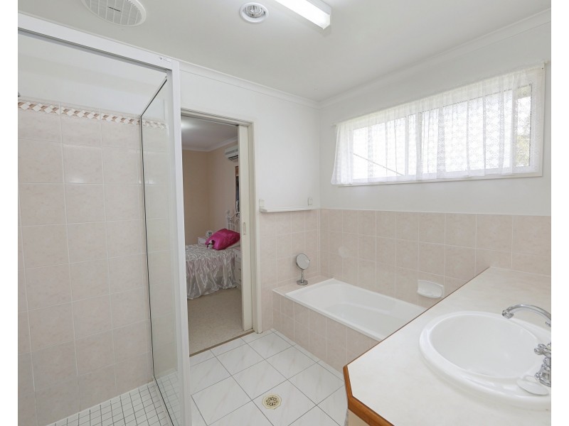 12  Ernie Patterson Drive, Avenell Heights QLD 4670