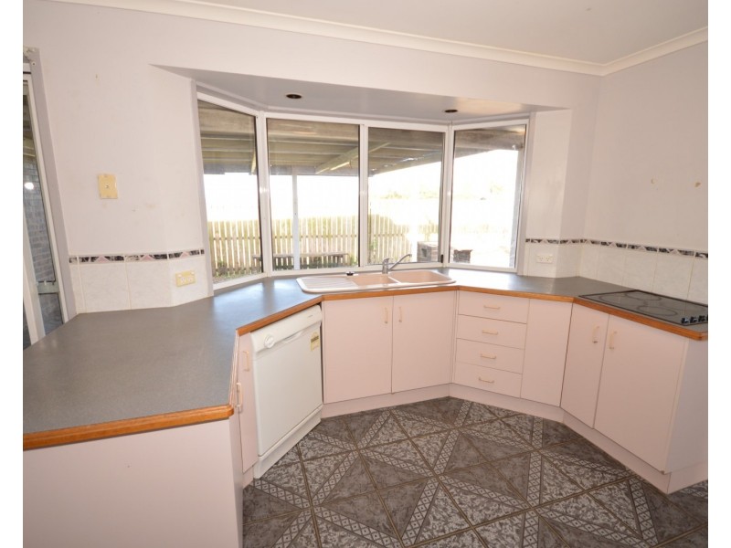 25  Daniel Drive, Bundaberg North QLD 4670