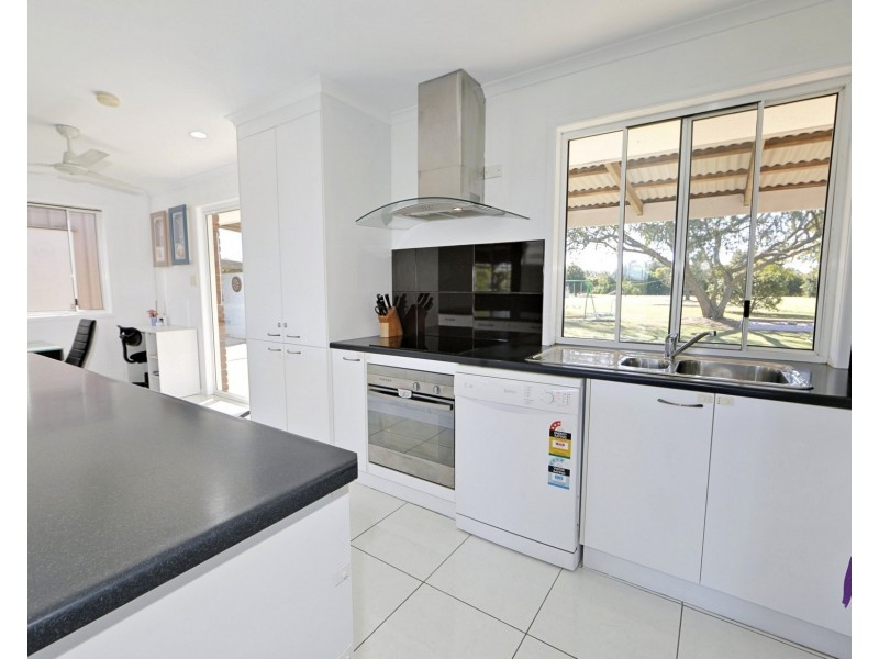 27 Spinnaker Boulevard, Innes Park QLD 4670