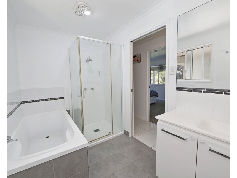 27 Spinnaker Boulevard, Innes Park QLD 4670