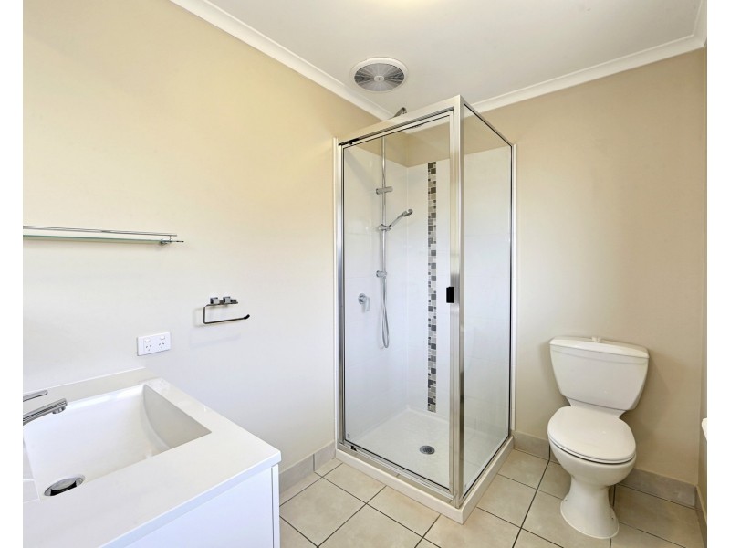 4 Samantha Court, Avenell Heights QLD 4670