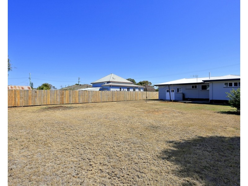 65 Sims Road, Avenell Heights QLD 4670