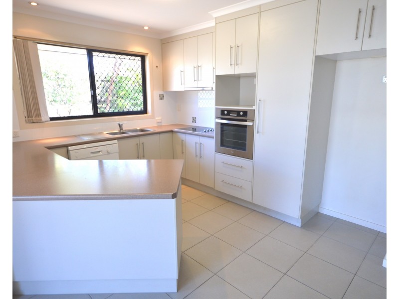 13-15A Avoca Street, Avoca QLD 4670