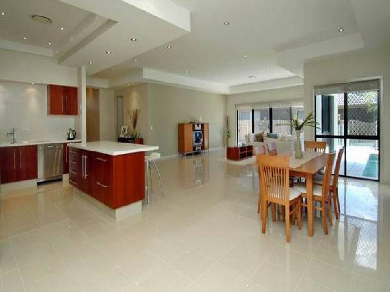 32 Compass Court, Mermaid Waters QLD 4218