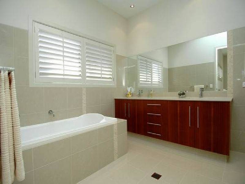 32 Compass Court, Mermaid Waters QLD 4218