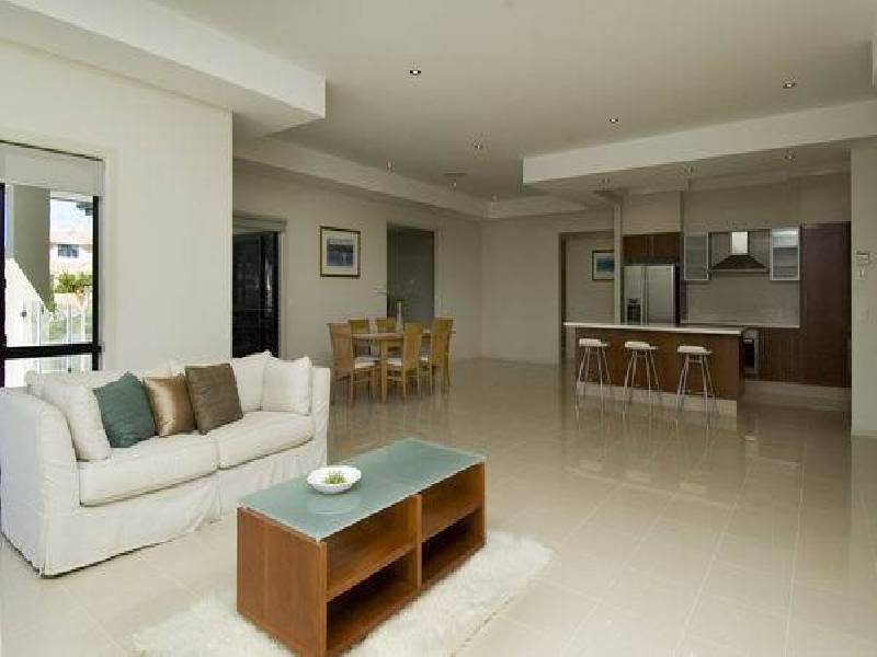 32 Compass Court, Mermaid Waters QLD 4218