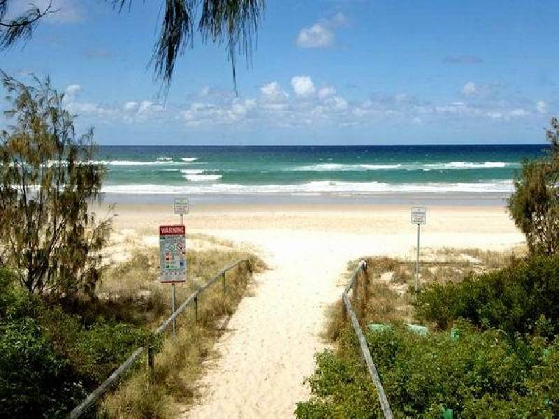 7 Joan Street, Burleigh Waters QLD 4220