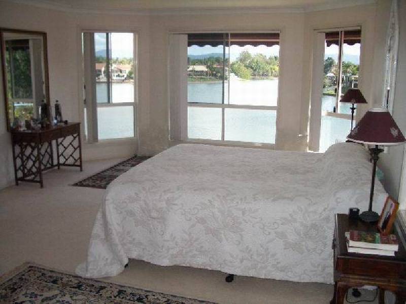 92 Wild Duck Drive, Mermaid Waters QLD 4218