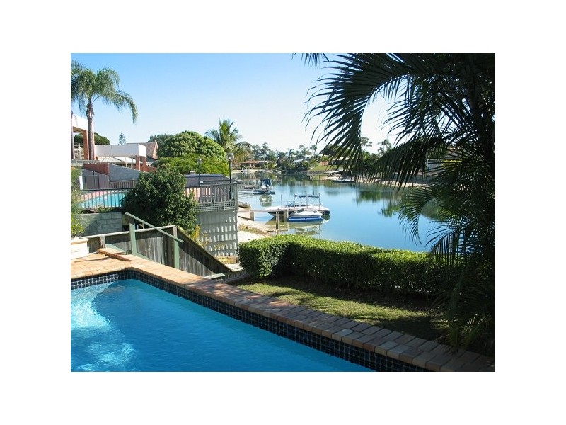 1 Alma Street, Broadbeach Waters QLD 4218