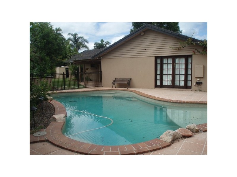 4 Rawlinna Drive, Mermaid Waters QLD 4218