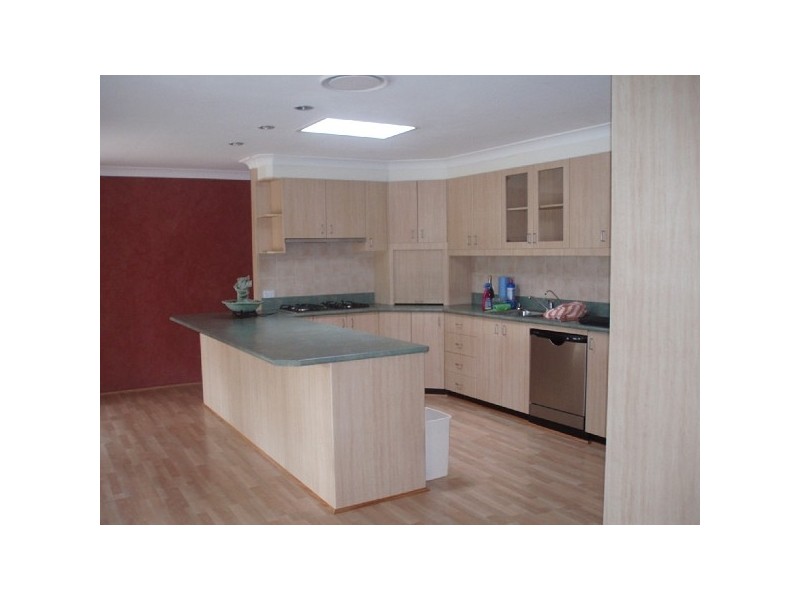 4 Rawlinna Drive, Mermaid Waters QLD 4218