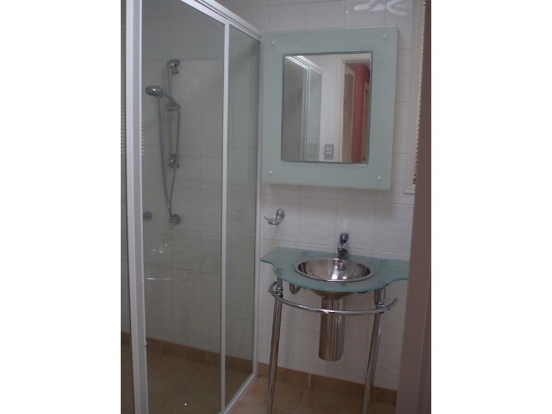 4 Rawlinna Drive, Mermaid Waters QLD 4218