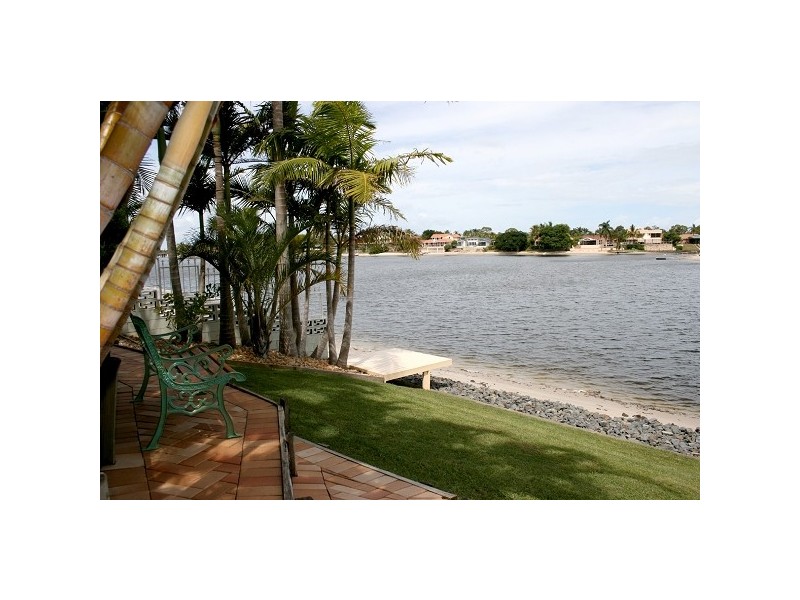 19 Winch Court, Mermaid Waters QLD 4218