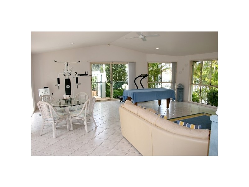 19 Winch Court, Mermaid Waters QLD 4218