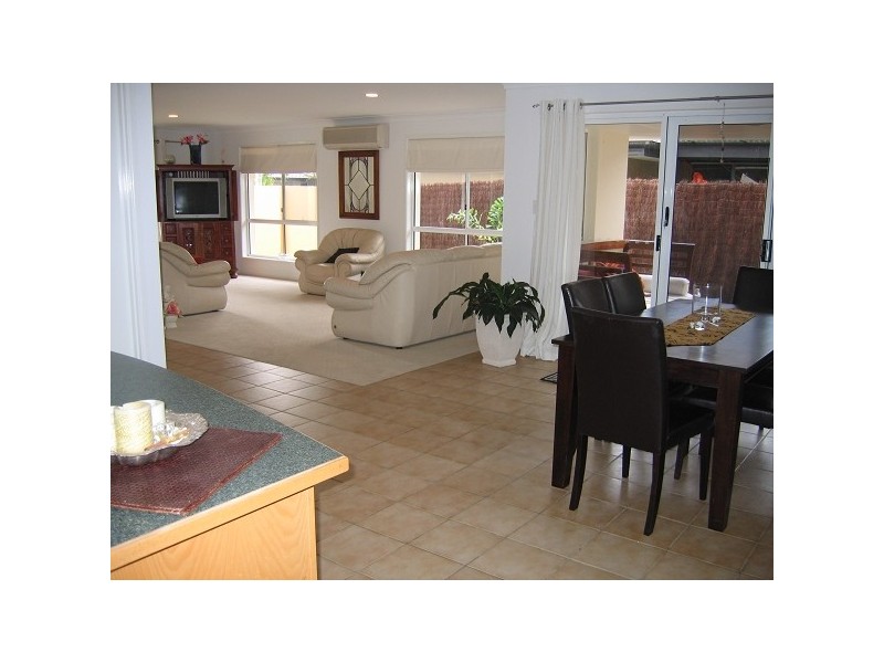 13 Seville Circuit, Burleigh Waters QLD 4220