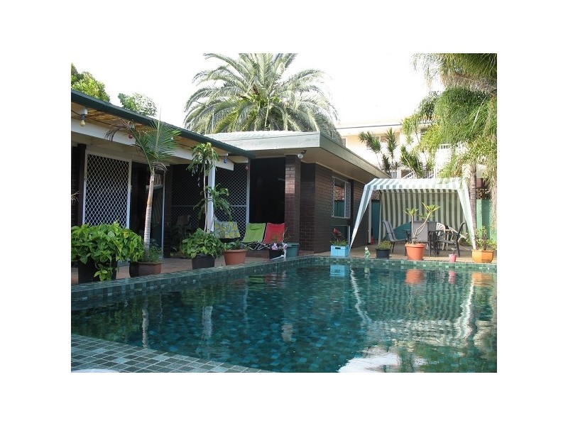 48 Surf Street, Mermaid Waters QLD 4218