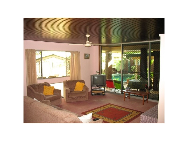 48 Surf Street, Mermaid Waters QLD 4218