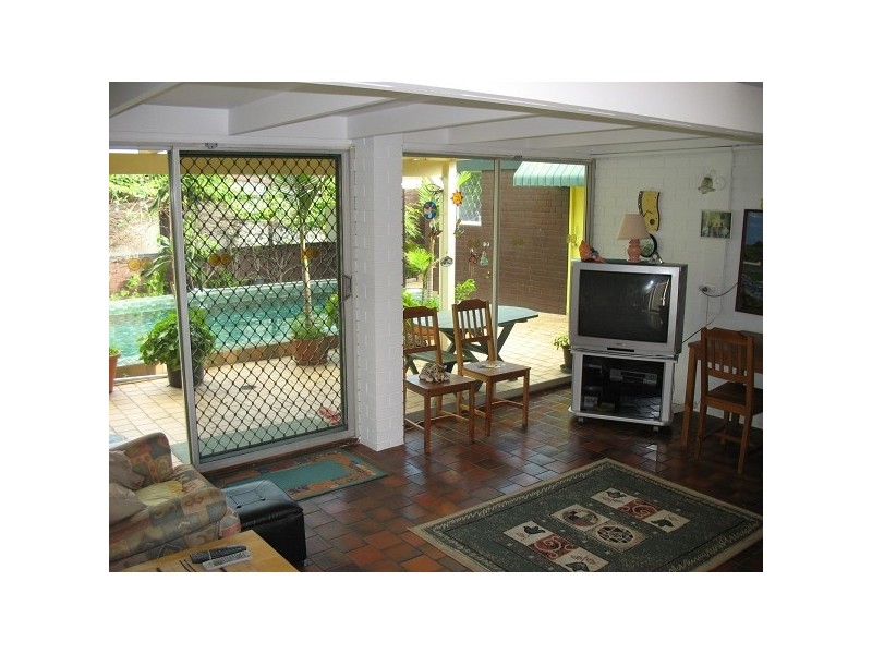 48 Surf Street, Mermaid Waters QLD 4218