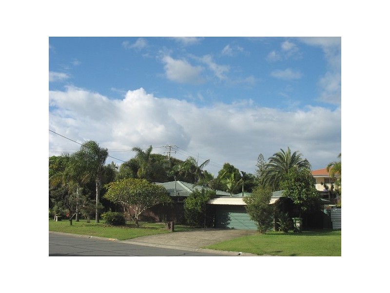 48 Surf Street, Mermaid Waters QLD 4218