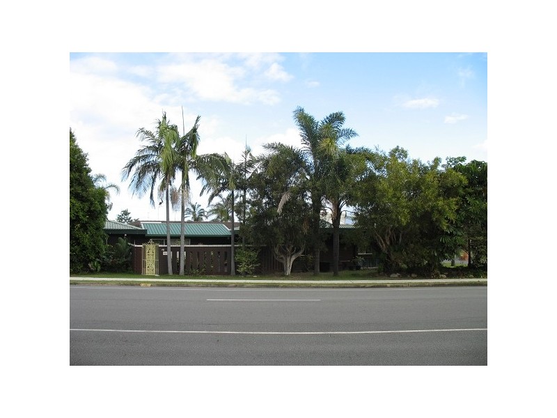48 Surf Street, Mermaid Waters QLD 4218