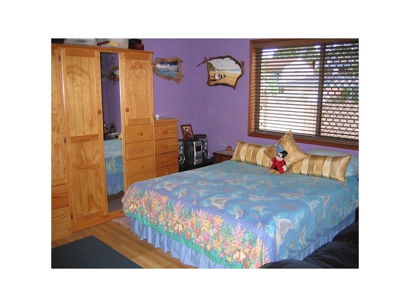 33 Oceanic Drive, Mermaid Waters QLD 4218