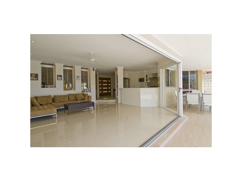 10 Montego Court, Mermaid Waters QLD 4218