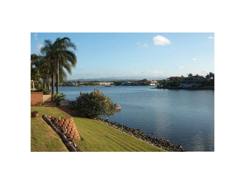 28 Peter Blondell Drive, Mermaid Waters QLD 4218