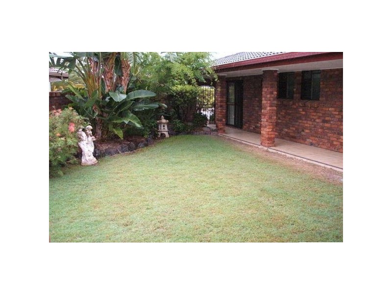 28 Peter Blondell Drive, Mermaid Waters QLD 4218