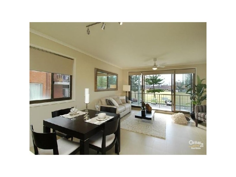 4/12 Chelsea Avenue, Broadbeach QLD 4218