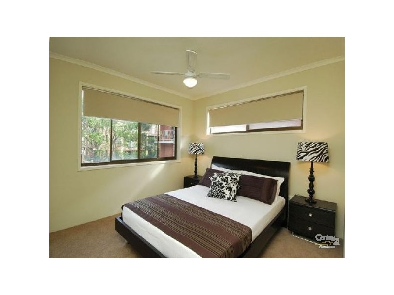 4/12 Chelsea Avenue, Broadbeach QLD 4218