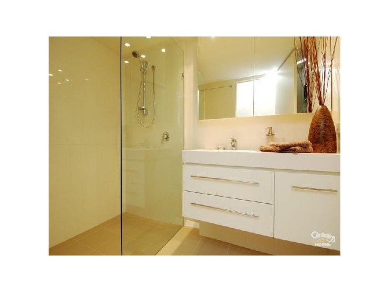 4/12 Chelsea Avenue, Broadbeach QLD 4218