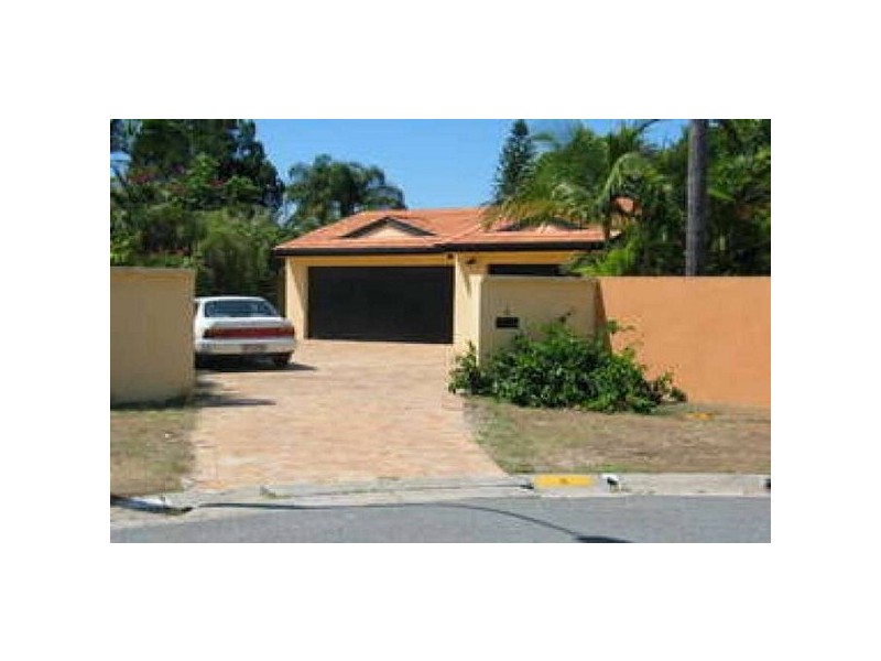 4 Fairsky Avenue, Mermaid Waters QLD 4218