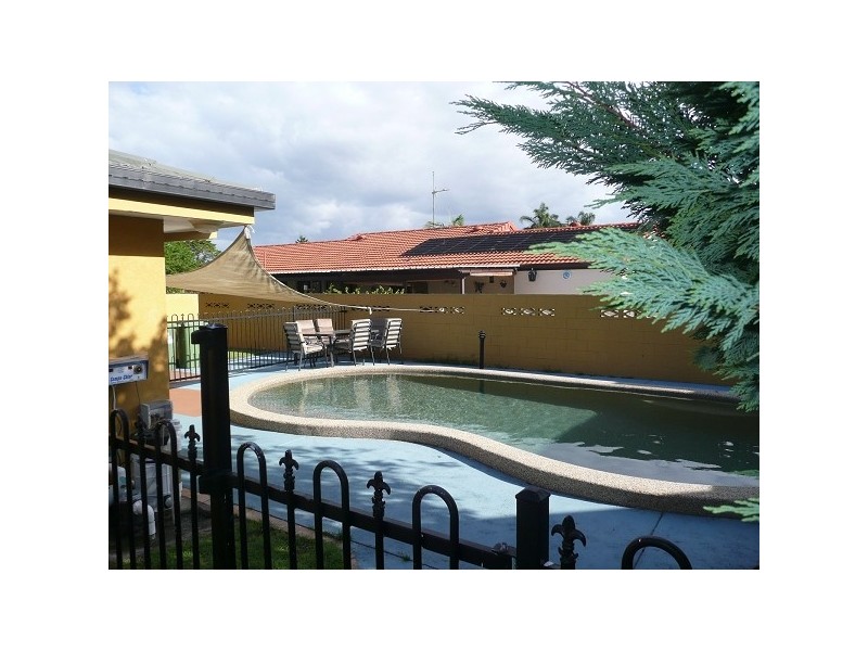 4 Rotorua Place, Clear Island Waters QLD 4226