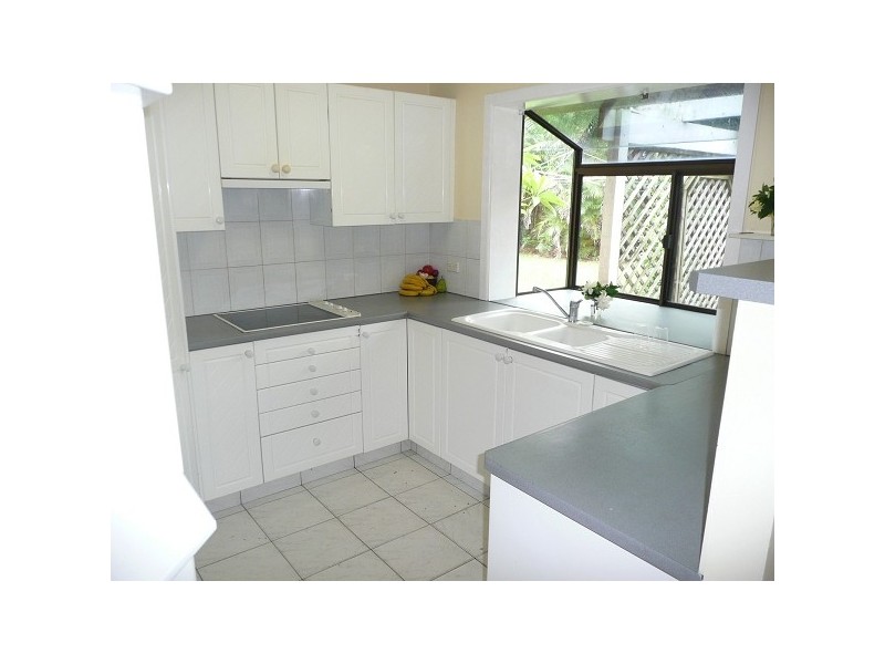 5 Goroka Court, Clear Island Waters QLD 4226
